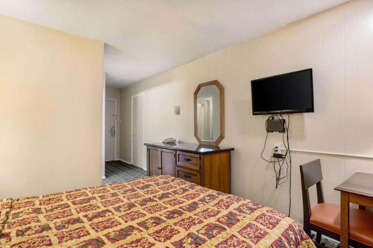 Rodeway Inn & Suites Raton Buitenkant foto