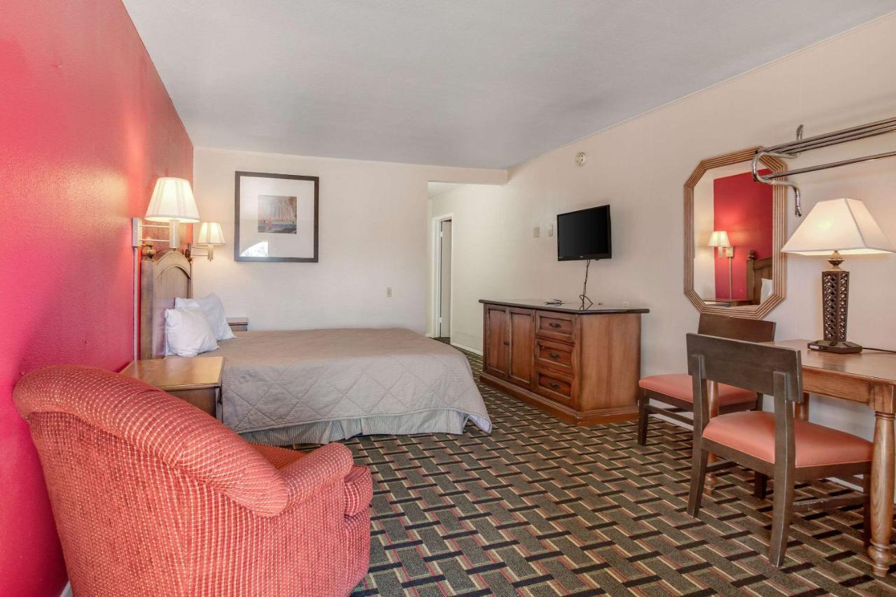 Rodeway Inn & Suites Raton Buitenkant foto