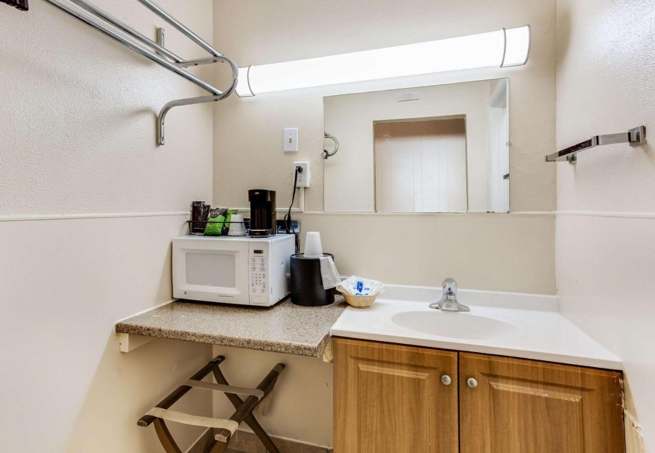 Rodeway Inn & Suites Raton Buitenkant foto