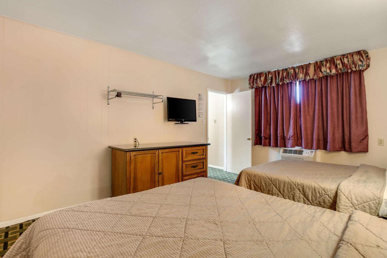 Rodeway Inn & Suites Raton Buitenkant foto