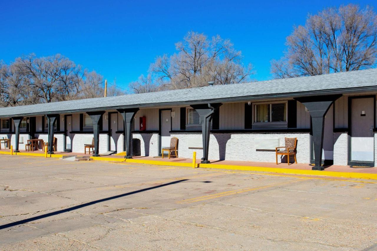 Rodeway Inn & Suites Raton Buitenkant foto