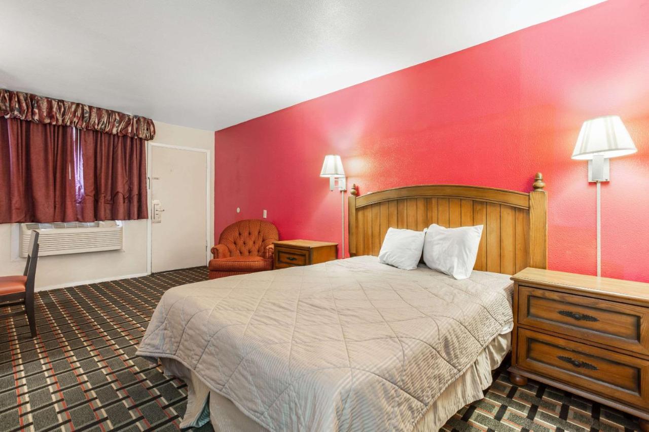 Rodeway Inn & Suites Raton Buitenkant foto
