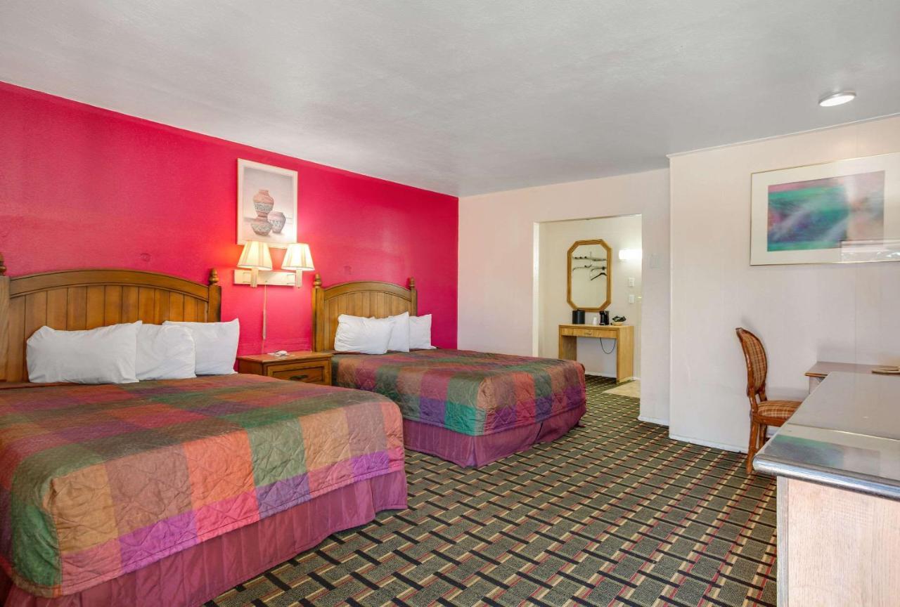 Rodeway Inn & Suites Raton Buitenkant foto