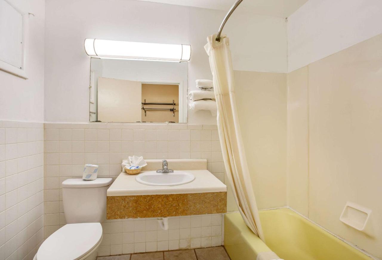 Rodeway Inn & Suites Raton Buitenkant foto