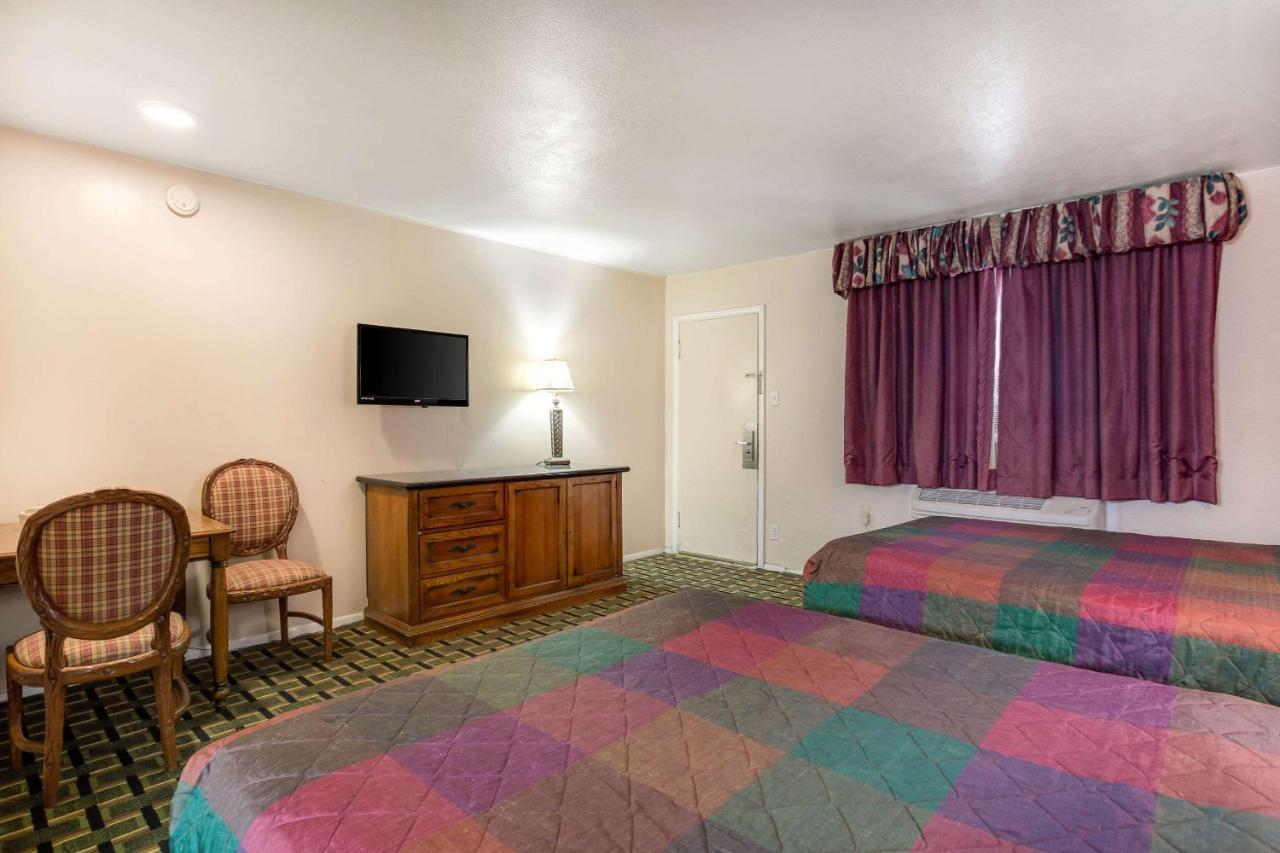 Rodeway Inn & Suites Raton Buitenkant foto