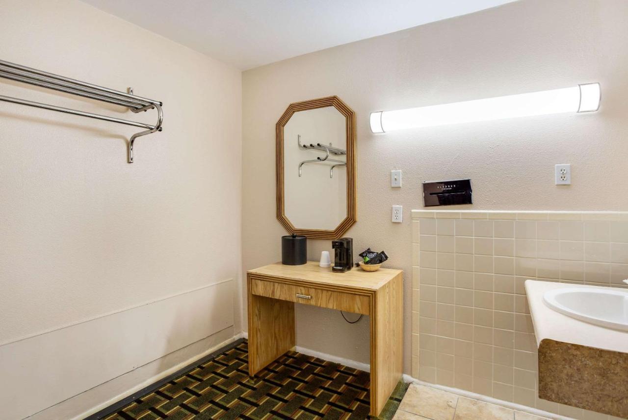 Rodeway Inn & Suites Raton Buitenkant foto