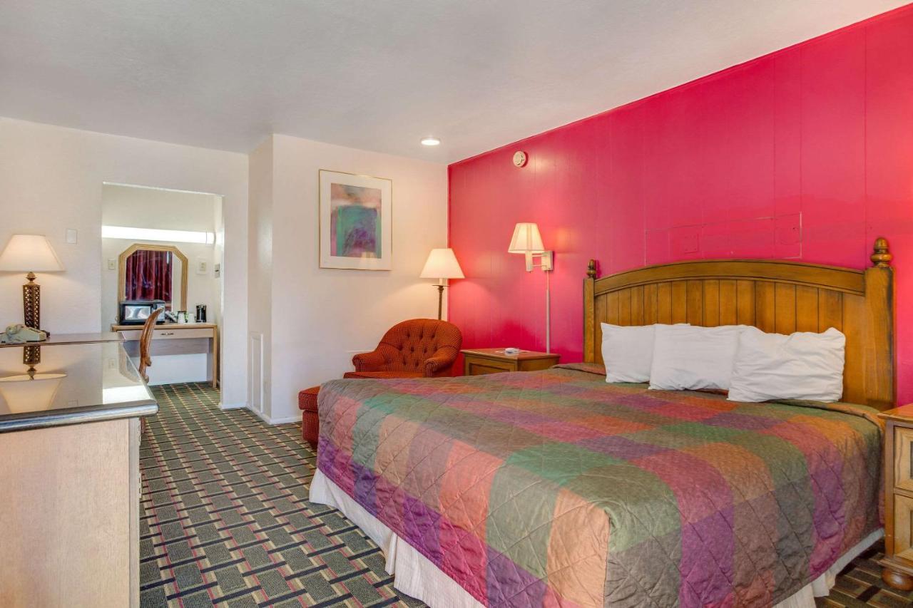 Rodeway Inn & Suites Raton Buitenkant foto