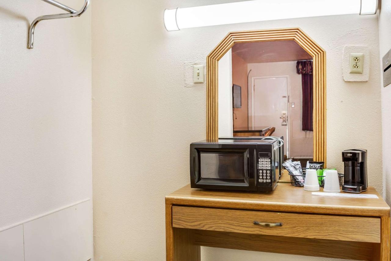 Rodeway Inn & Suites Raton Buitenkant foto