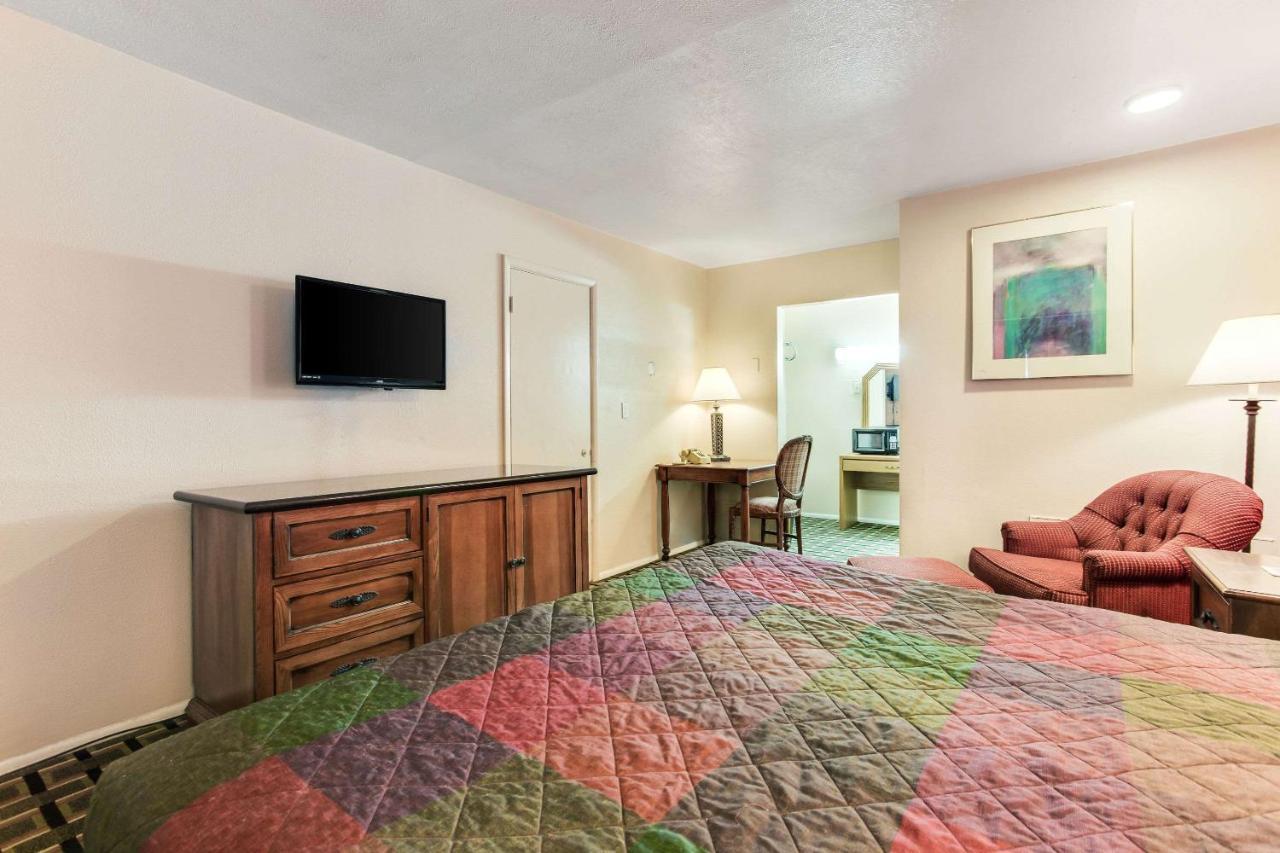 Rodeway Inn & Suites Raton Buitenkant foto
