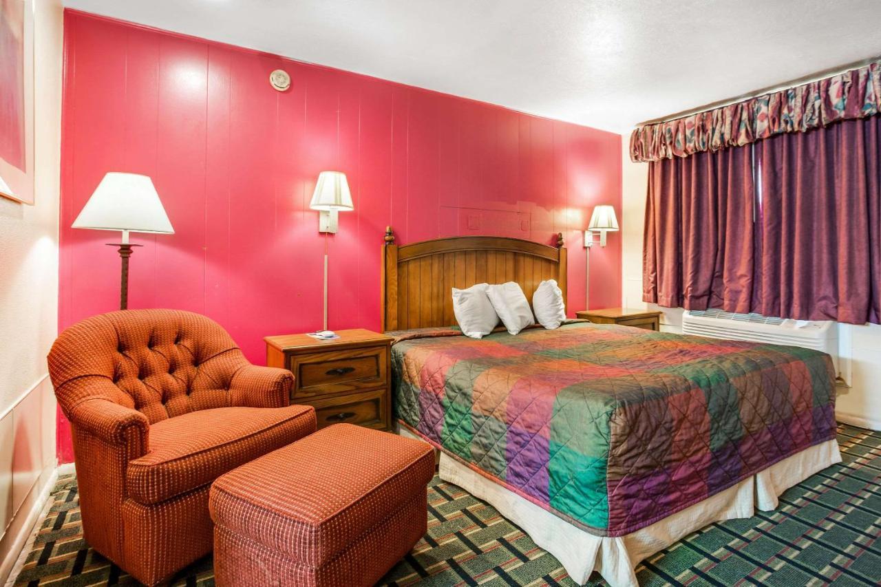 Rodeway Inn & Suites Raton Buitenkant foto